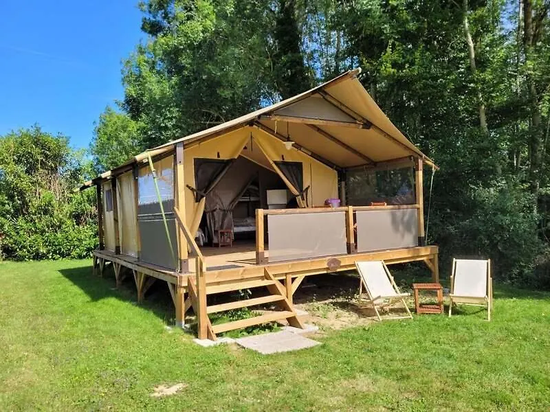 Hôtel Camping des Papillons à Lalizolle 3*,  France