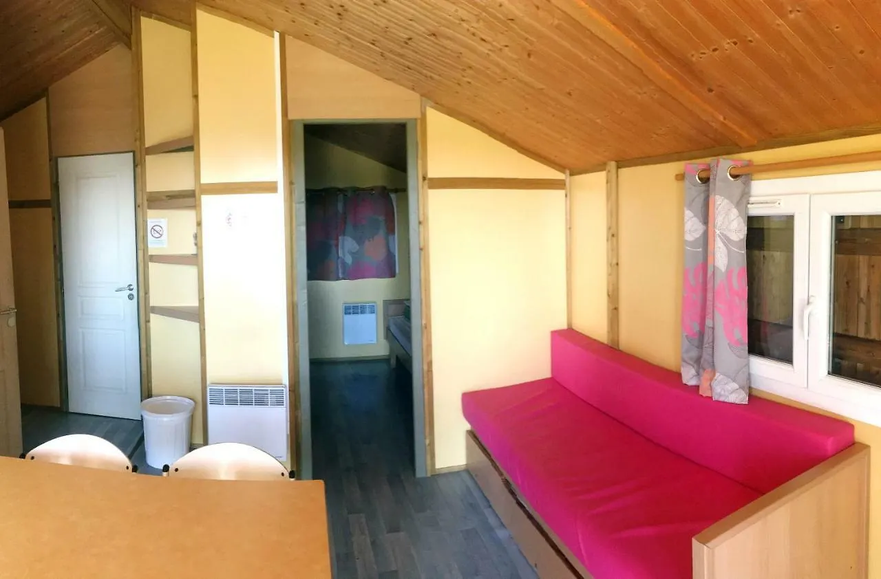 Hôtel Camping des Papillons à Lalizolle France