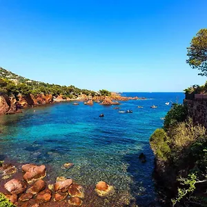  Hébergement de vacances Rénové Avec Terrasse St Raphael France